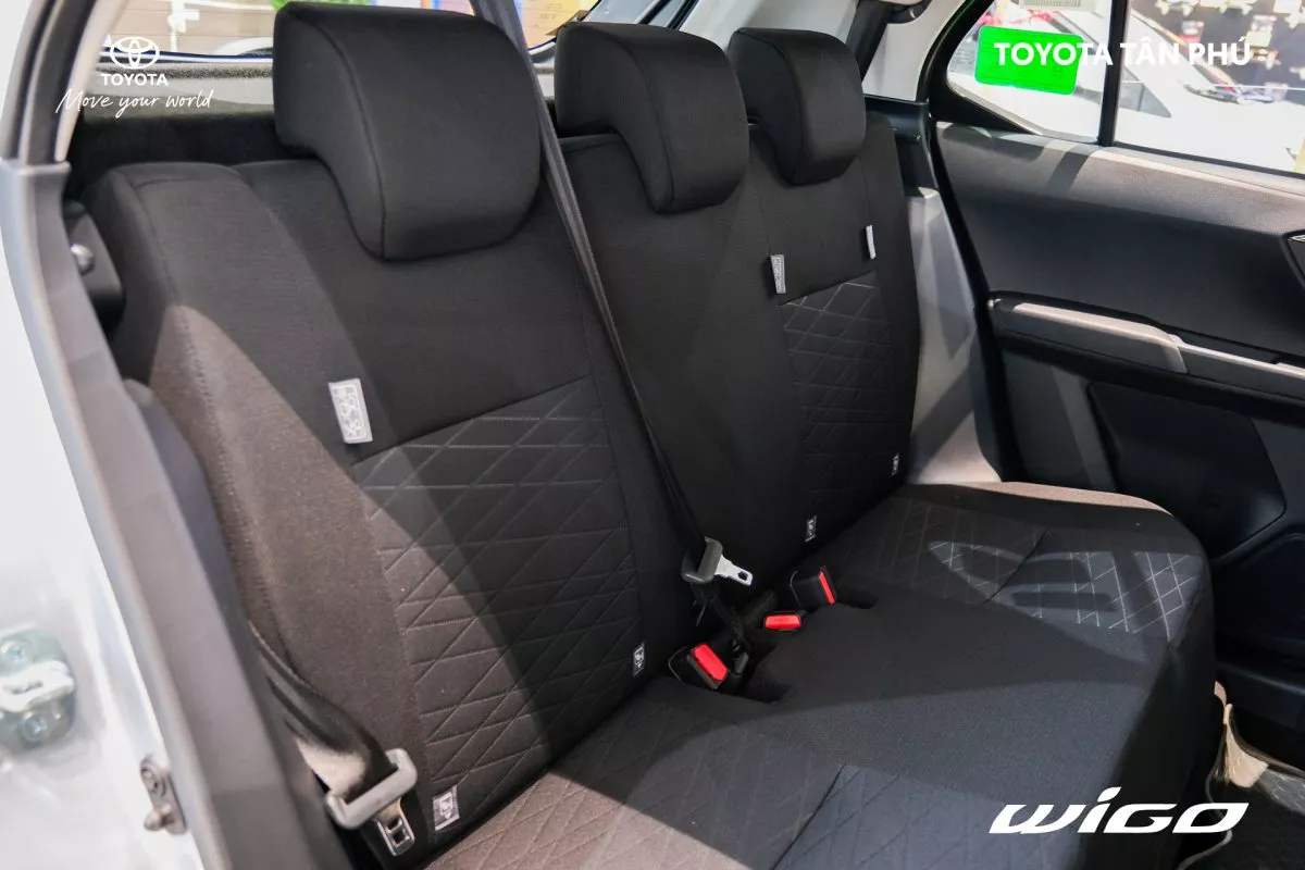 Khoang hành khách Toyota Wigo