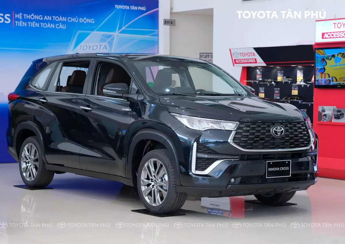 Toyota Innova Cross 2024 - Đầu xe