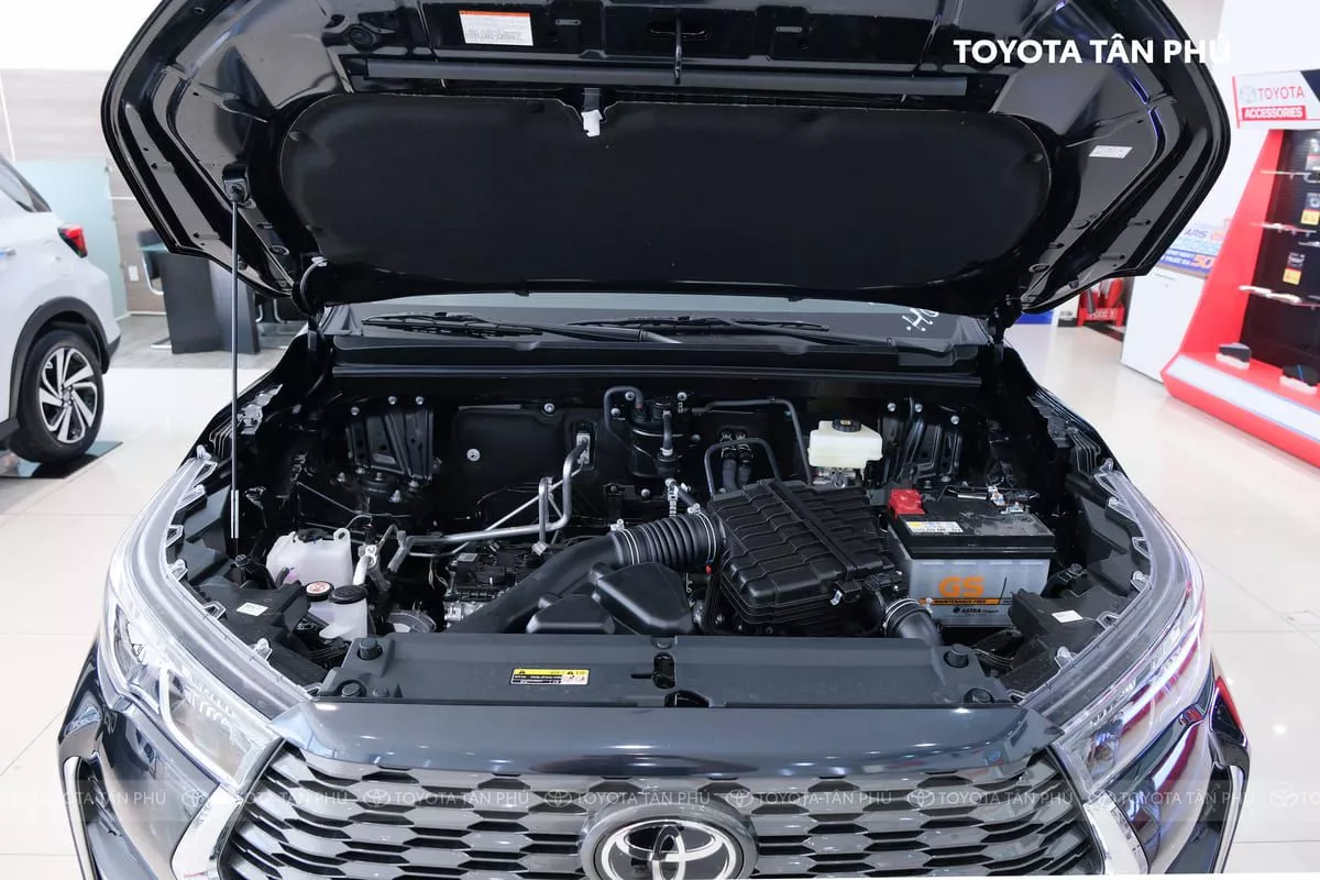 Ngoại thất Toyota Innova Cross 2024 - Khoang động cơ