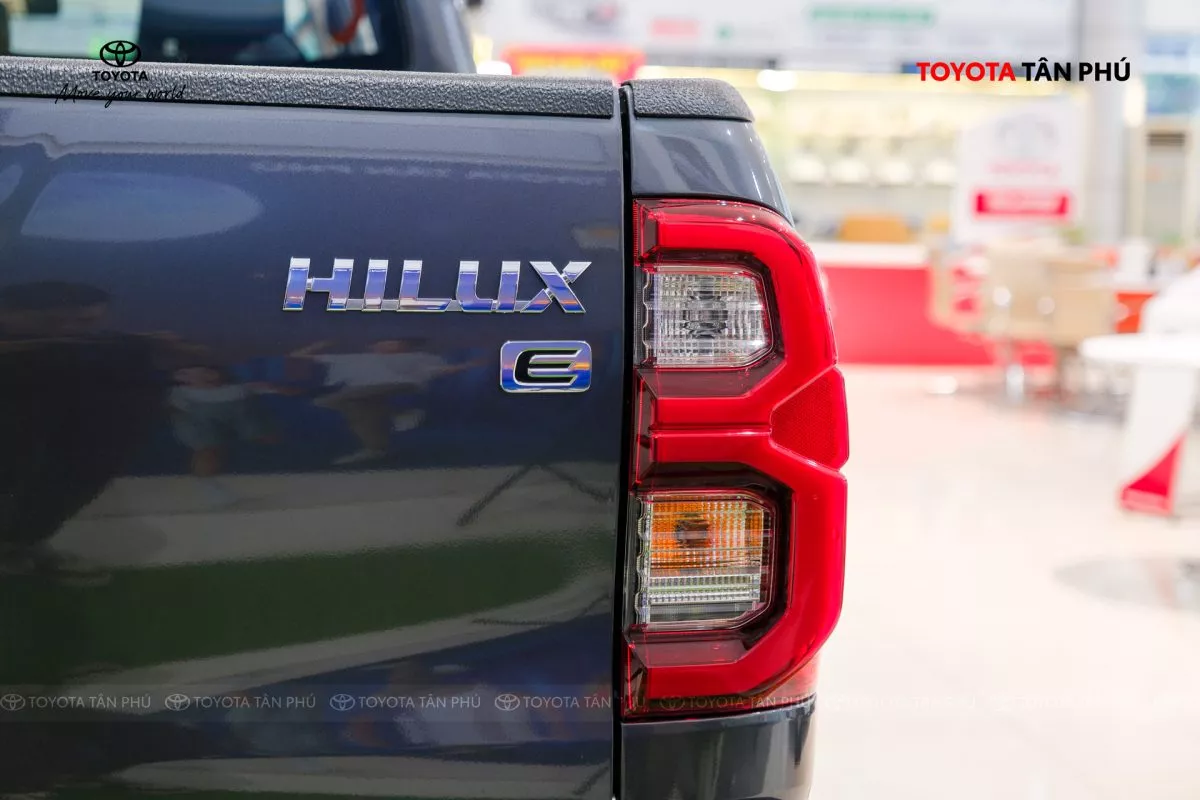 Ngoại Thất Toyota Hilux 2024 - Cụm Đèn Hậu