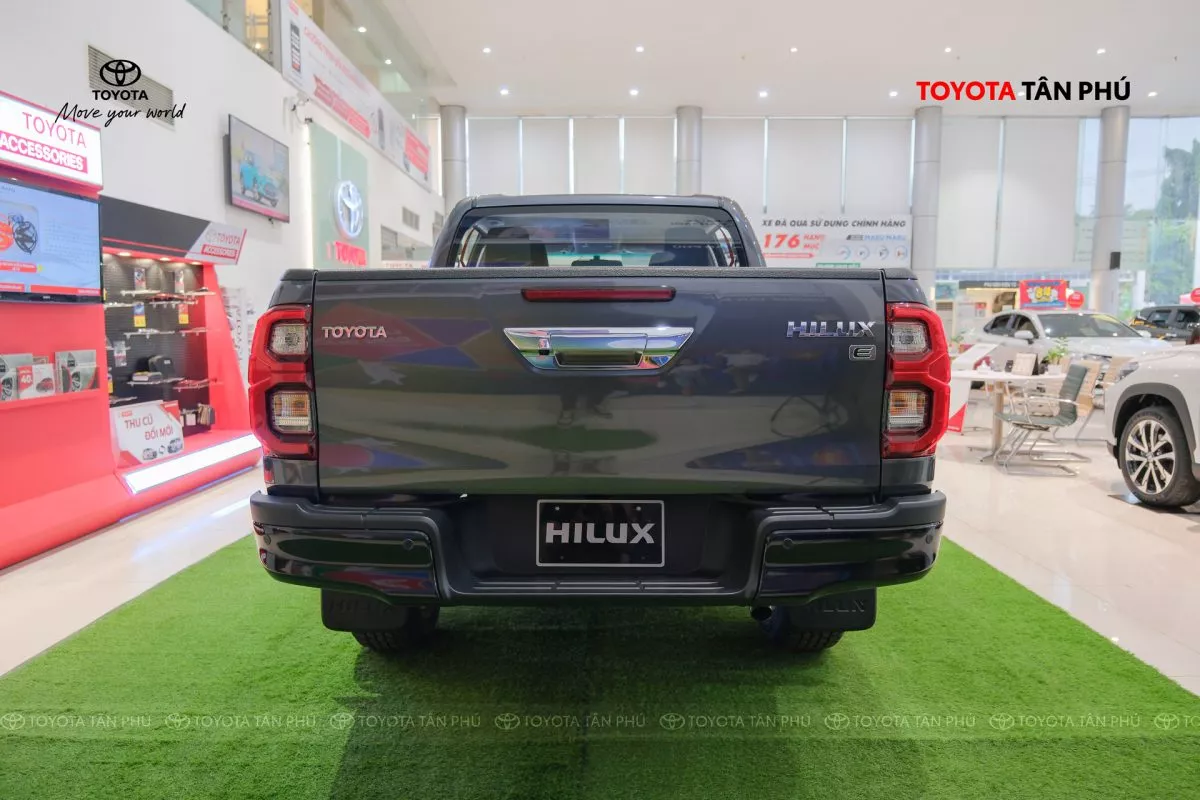 Ngoại Thất Toyota Hilux 2024 - Đuôi Xe