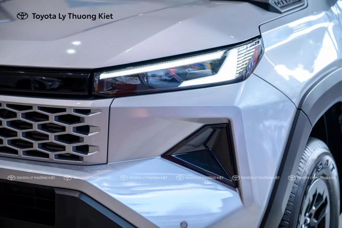 Ngoại Thất Toyota Hilux 2026 - Cụm Đèn Trước
