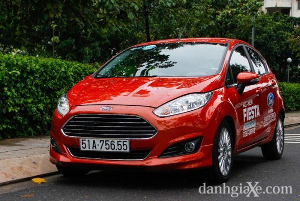 Ford Fiesta 2014 Vs Toyota Yaris 2014 - Bạn Chọn Xe Nào? 1 Ford Fiesta 2014 Vs Toyota Yaris 2014 - Bạn Chọn Xe Nào?