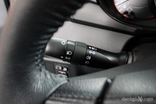 Ford Fiesta 2014 Vs Toyota Yaris 2014 - Bạn Chọn Xe Nào? 12 Ford Fiesta 2014 Vs Toyota Yaris 2014 - Bạn Chọn Xe Nào?