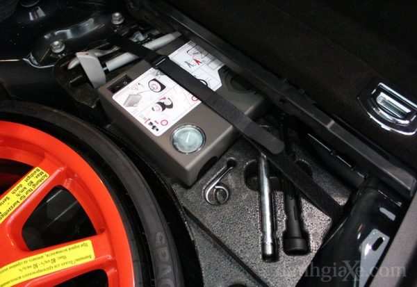 Hướng dẫn thay lốp dự phòng