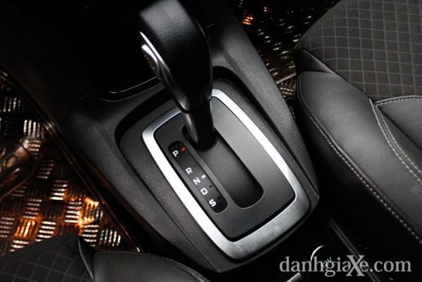 Ford Fiesta 2014 Vs Toyota Yaris 2014 - Bạn Chọn Xe Nào? 20 Ford Fiesta 2014 Vs Toyota Yaris 2014 - Bạn Chọn Xe Nào?