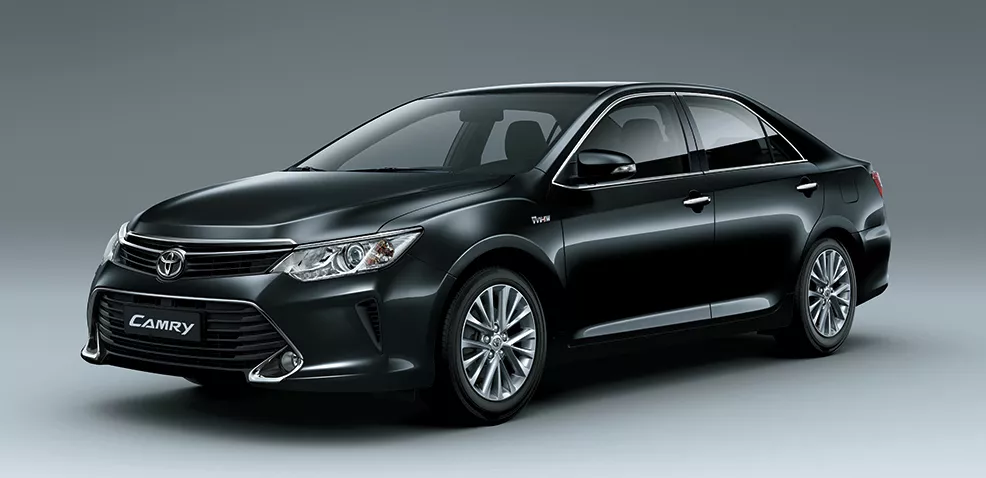 You Are Currently Viewing Giá Xe Camry 2.0 E So Với Các Bản Xe Camry 2.5