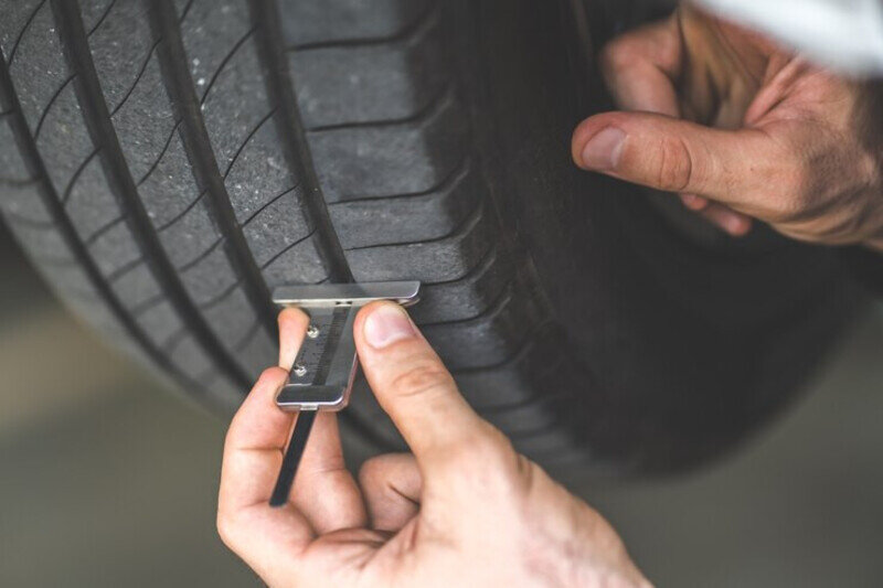 5 Dấu hiệu lốp xe cần được thay mới ngay