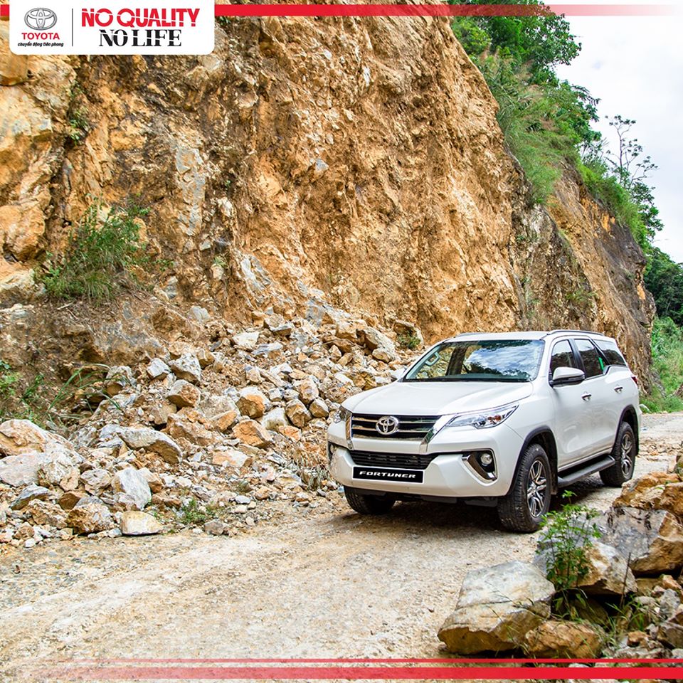 Mua xe Fortuner trả góp lãi suất ưu đãi chỉ 0.33% / tháng tại Toyota Lý Thường Kiệt? Giá lăn bánh xe Fortuner 2019?