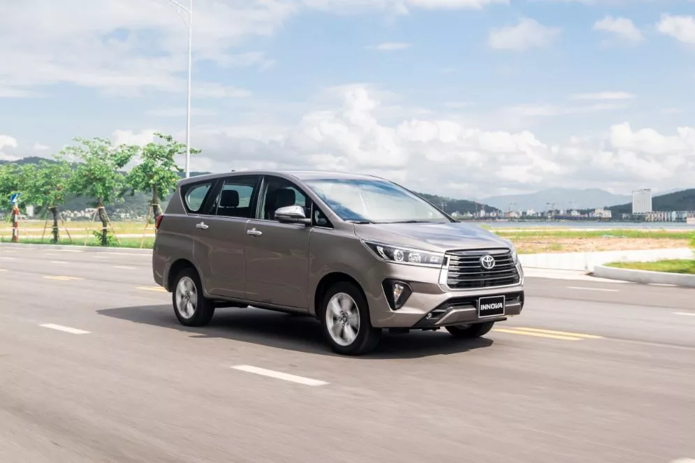 Toyota Innova 2021 Giá Lăn Bánh Chi Tiết Và 2 Mẫu Xe Gia Đình Huyền Thoại