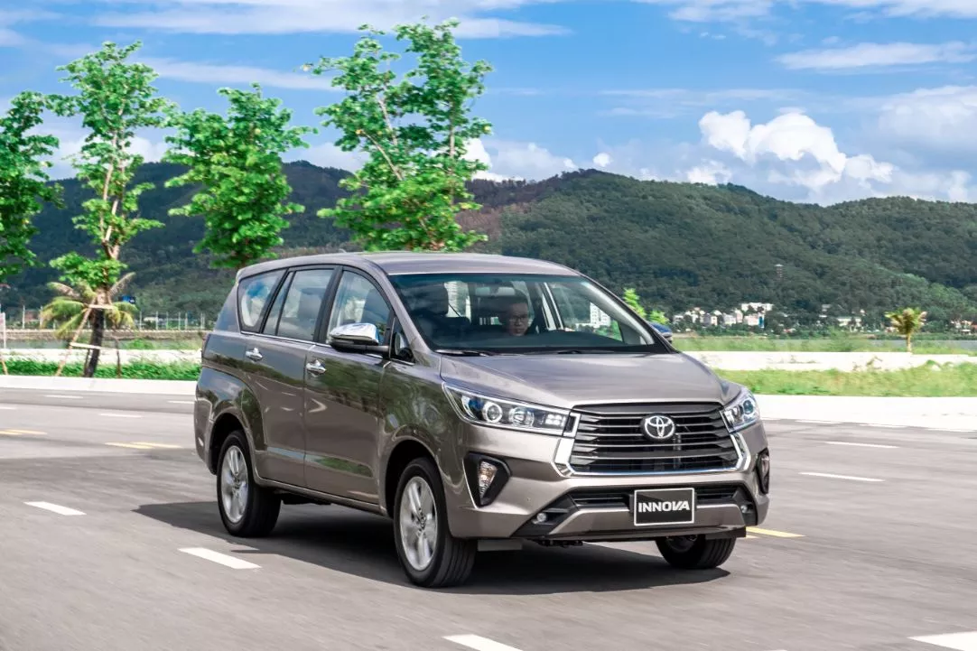 Toyota Innova 2021 Giá Lăn Bánh Chi Tiết Và 2 Mẫu Xe Gia Đình Huyền Thoại