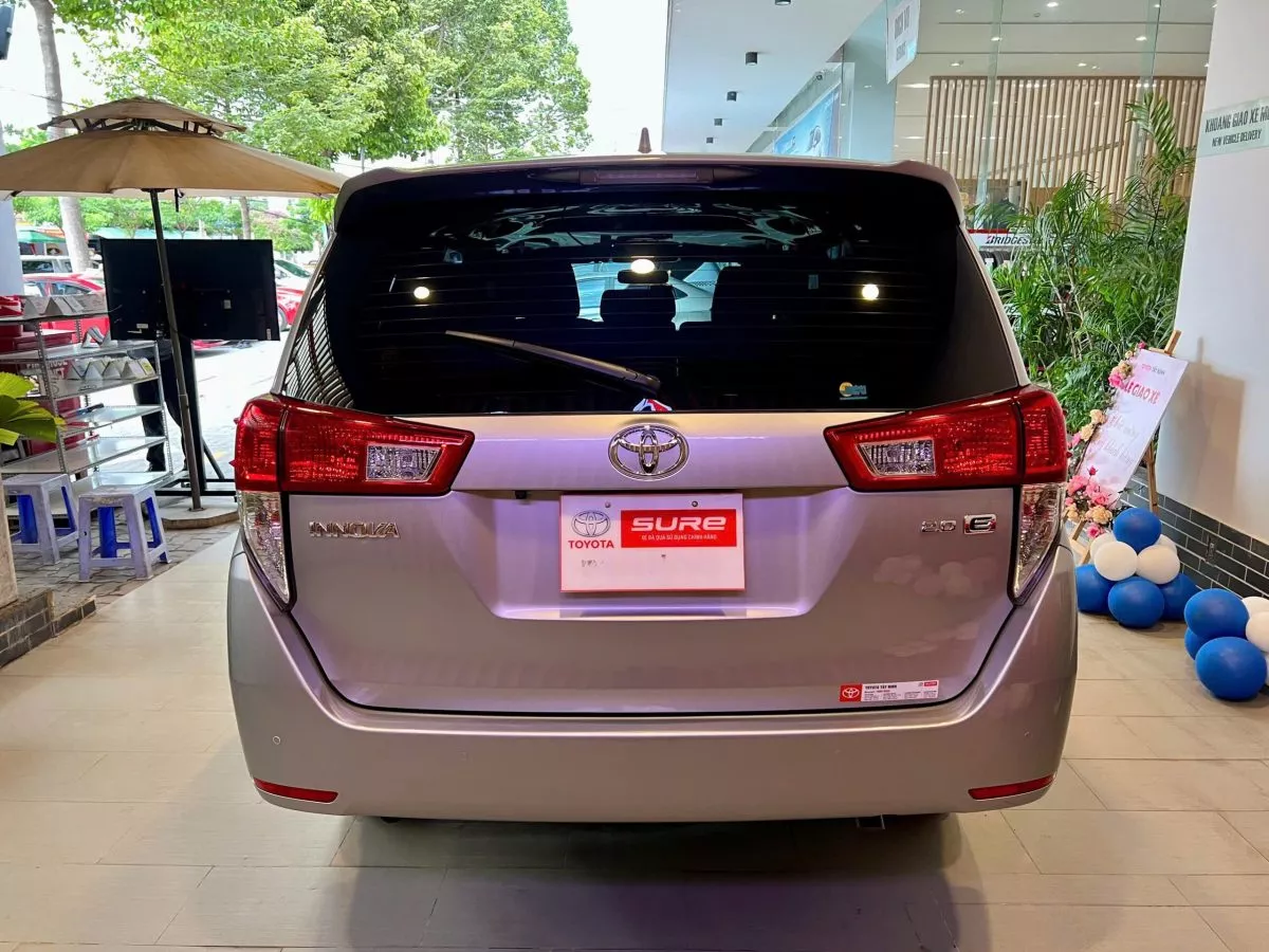 Toyota Innova 2.0E 2021