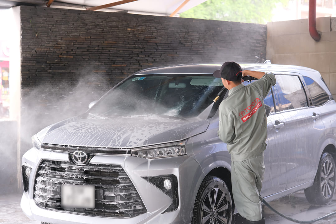 Chăm sóc ô tô chuyên nghiệp - vệ sinh ngoại thất ô tô - Rửa xe ô tô đúng cách