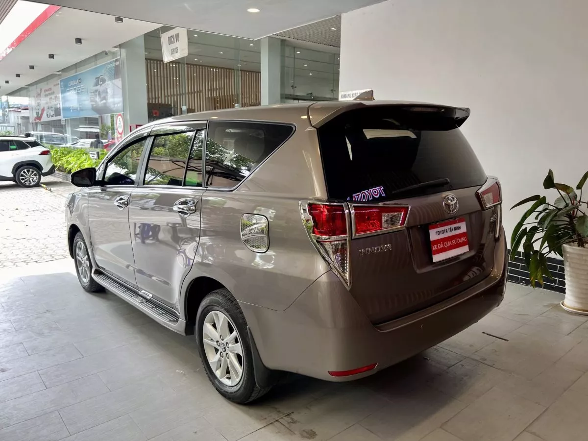 Toyota Innova 2.0E 2019