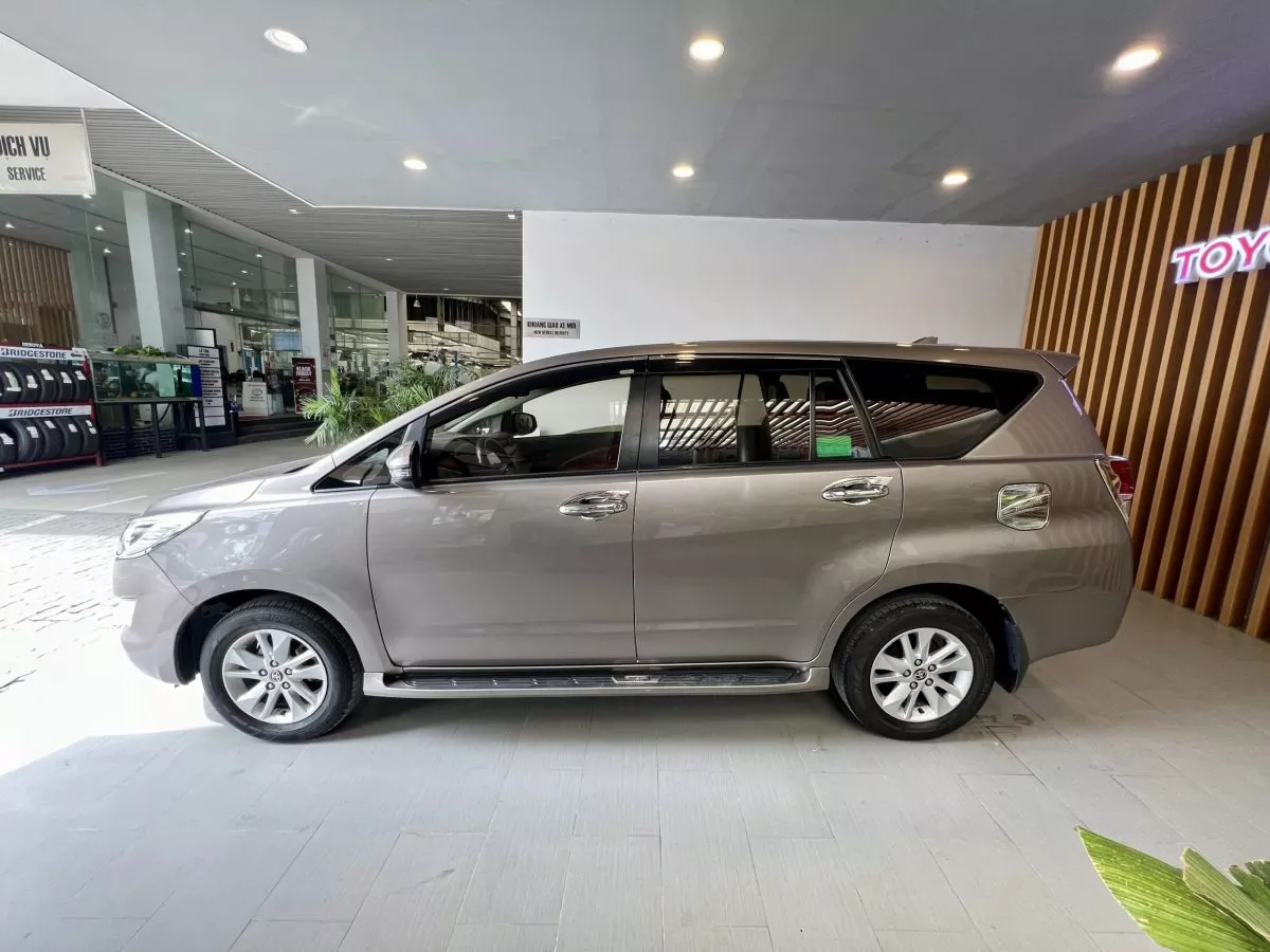 Toyota Innova 2.0E 2019