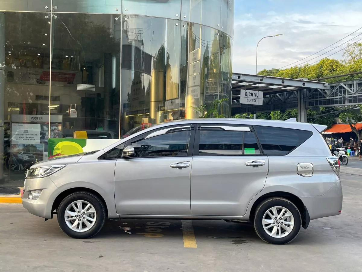 Toyota Innova 2.0E 2019