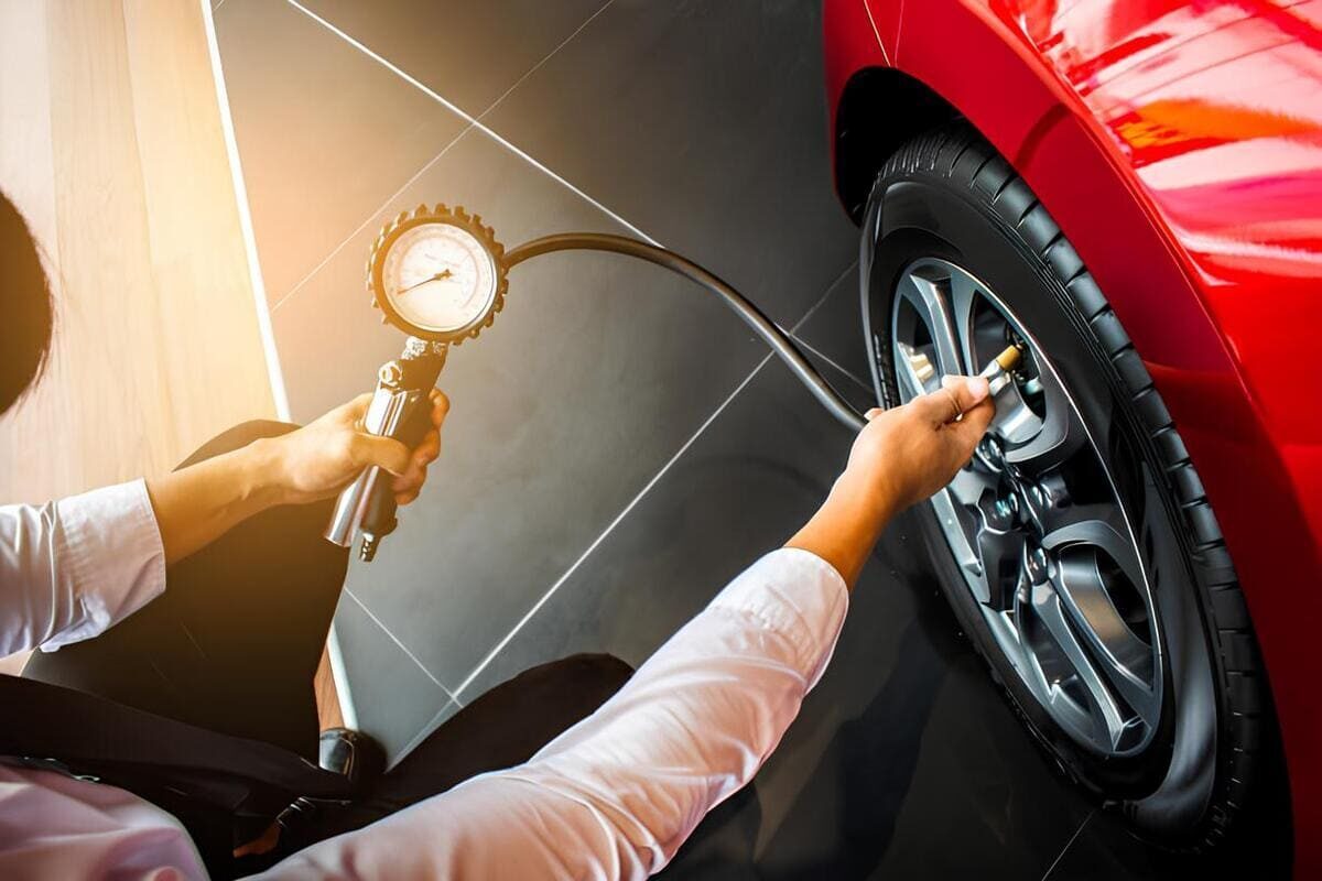 Duy Trì Áp Suất Lốp Phù Hợp - "Đôi Giày" Vững Chắc Cho Mọi Hành Trình