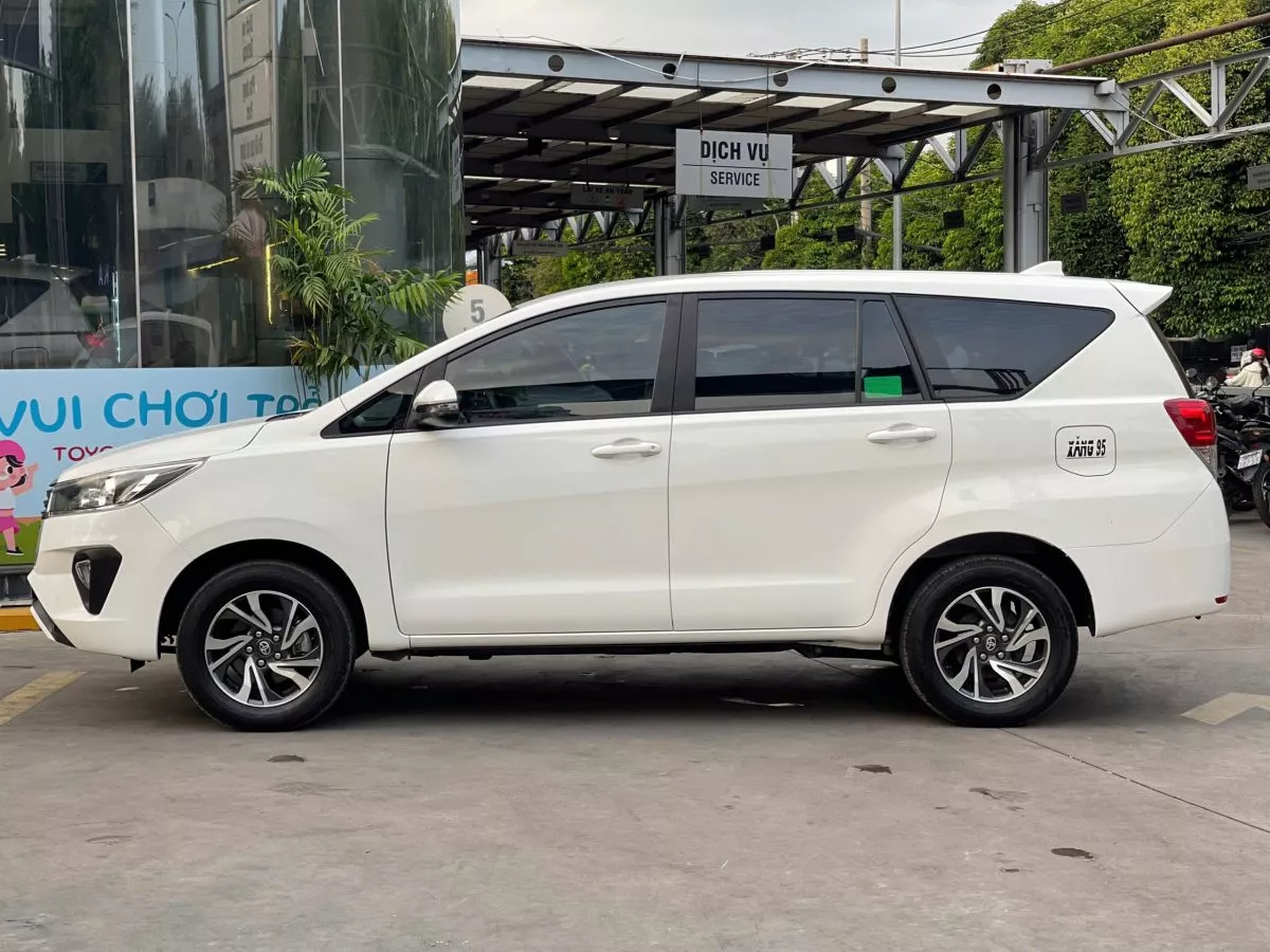 Toyota Innova 2.0E Mt 2022