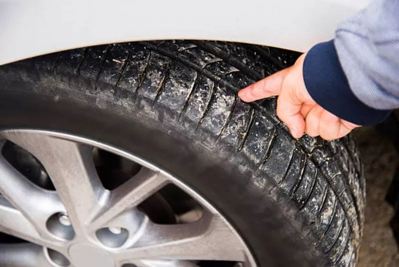 Sai Lầm 7: Không Kiểm Tra Tổn Thương Trên Lốp
