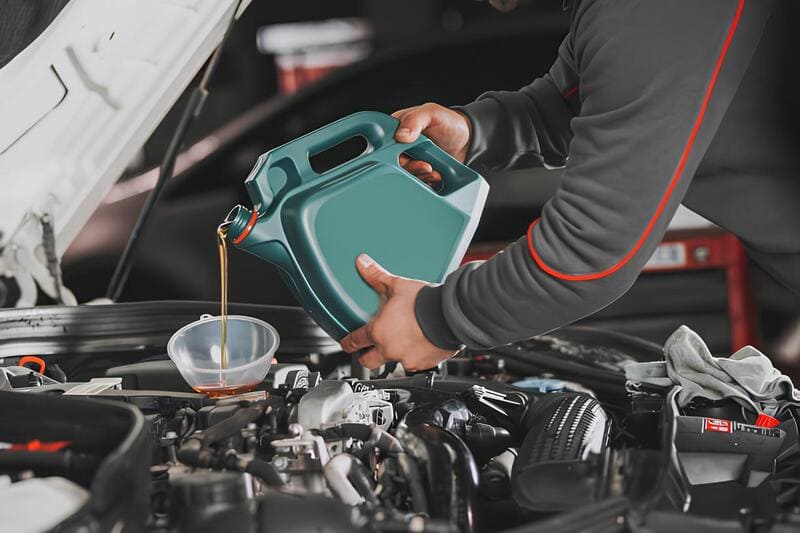 Cách Chọn Dầu Nhớt Phù Hợp Cho Xe Ô Tô