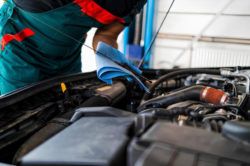Thay Dầu Nhớt Ô Tô Uy Tín Tại Toyota Tân Phú