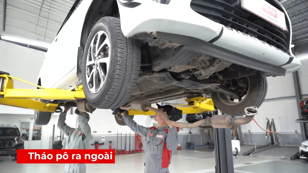 Tháo Pô Xe Ra Ngoài - Mạ Kẽm Ống Xả Ô Tô
