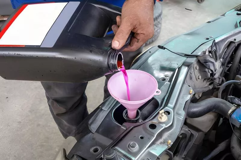 Hướng Dẫn Chi Tiết Quy Trình Thay Nước Làm Mát Ô Tô Chuẩn Kỹ Thuật Như Chuyên Gia