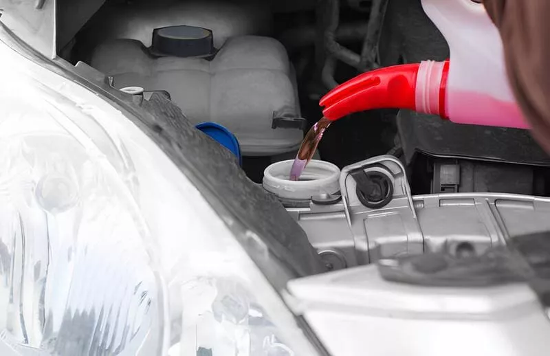 Hướng Dẫn Chi Tiết Quy Trình Thay Nước Làm Mát Ô Tô Chuẩn Kỹ Thuật Như Chuyên Gia