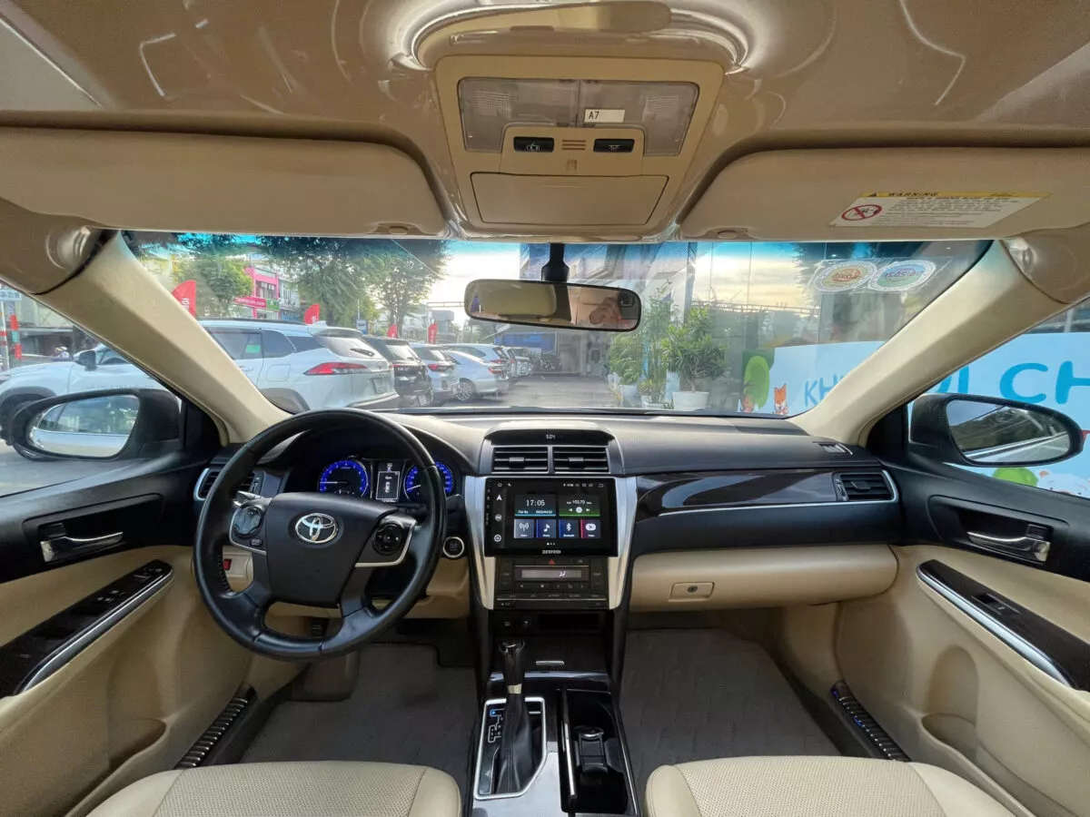 Toyota Camry 2.0E 2018