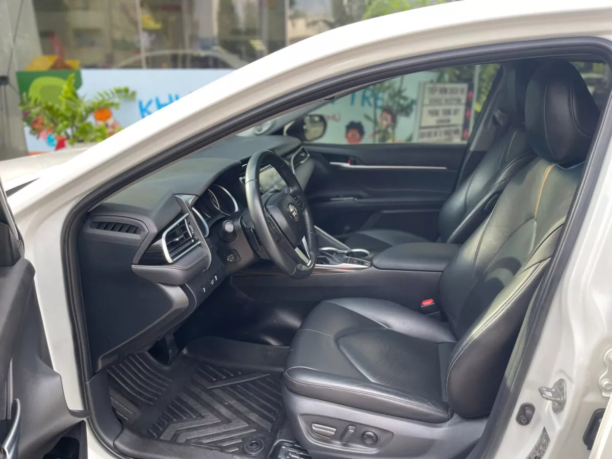 Toyota Camry 2.5Q 2020