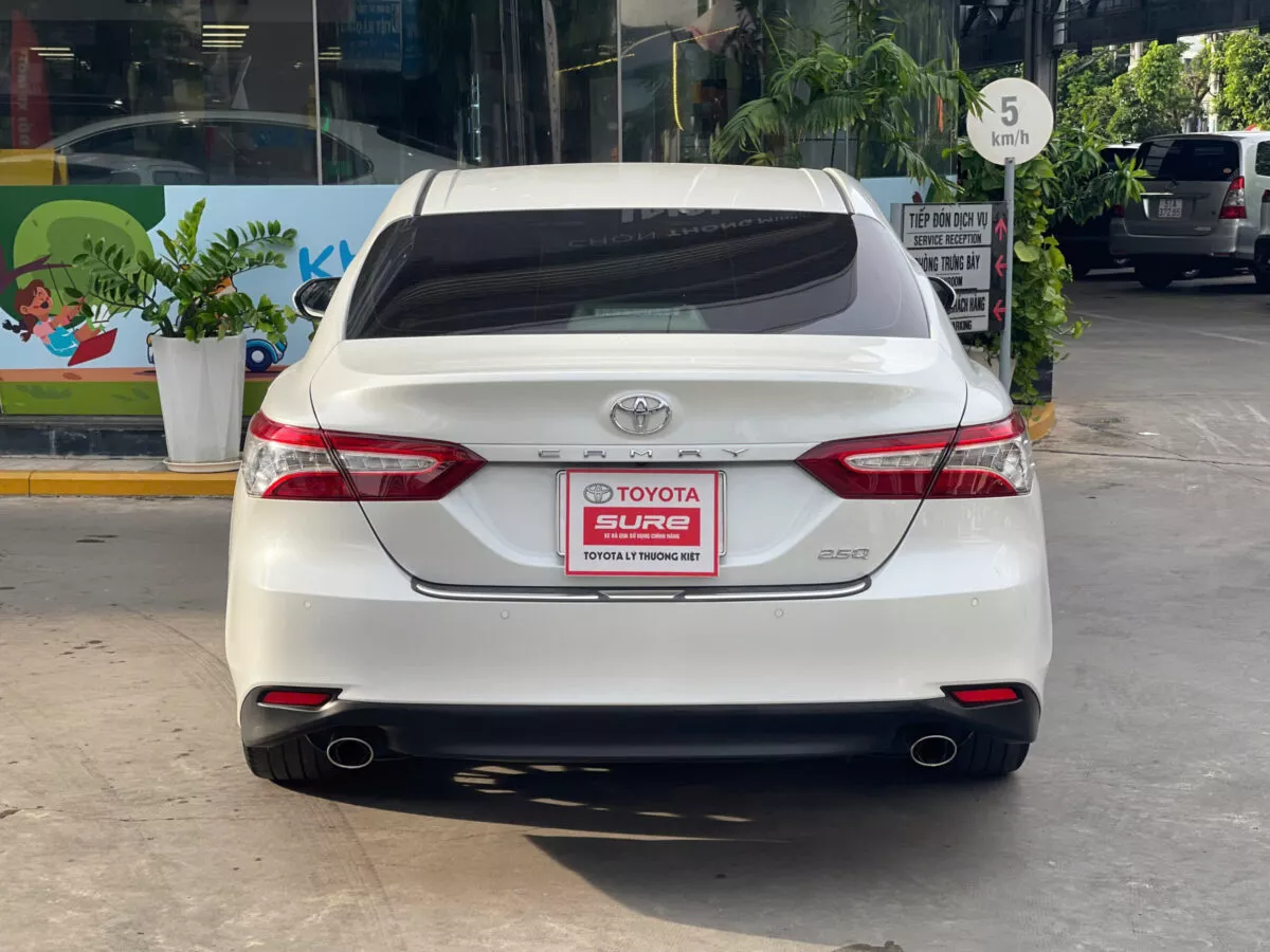 Toyota Camry 2.5Q 2020