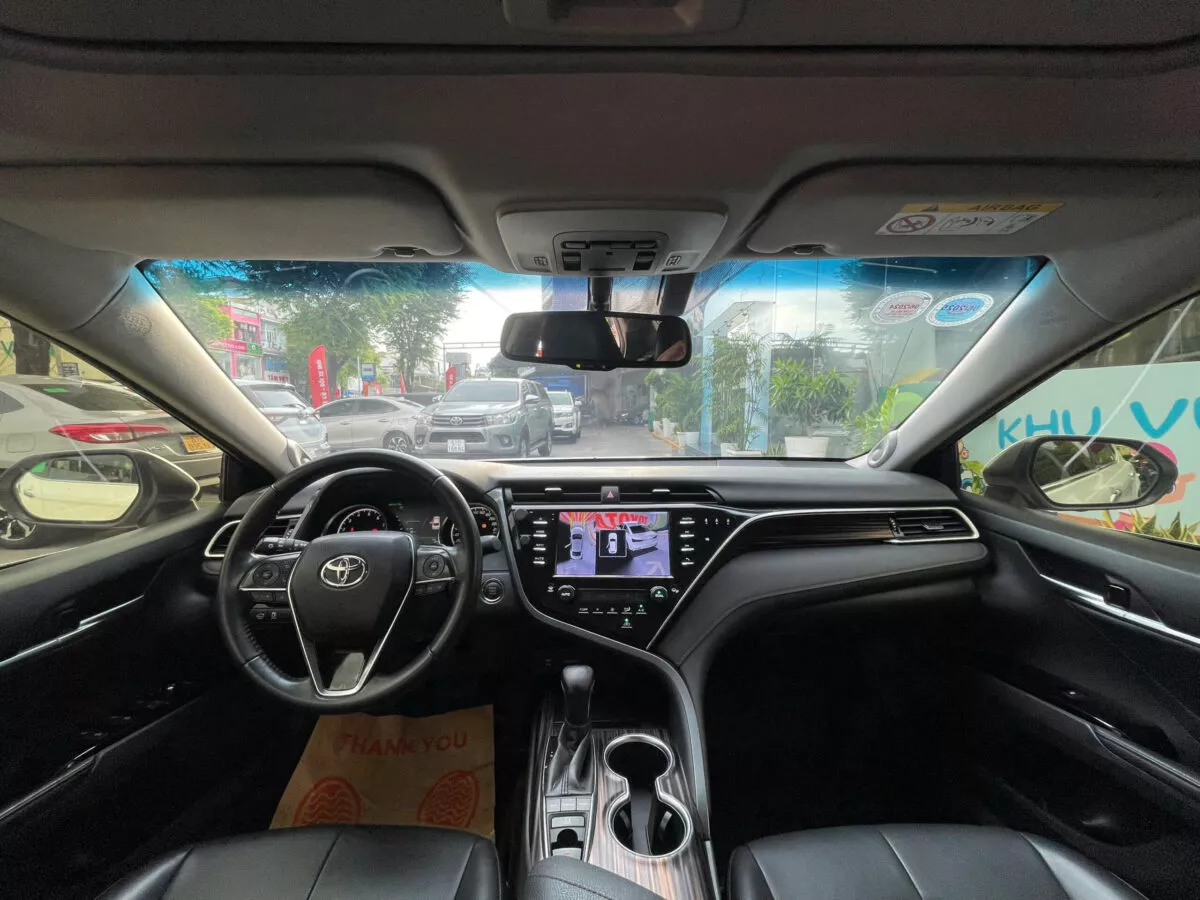 Toyota Camry 2.5Q 2020