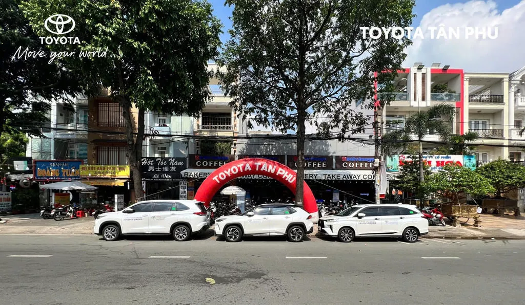 Toyota Corolla Cross Hybrid Chinh Phục Khách Hàng Tại Sự Kiện Cross Line Up 2025