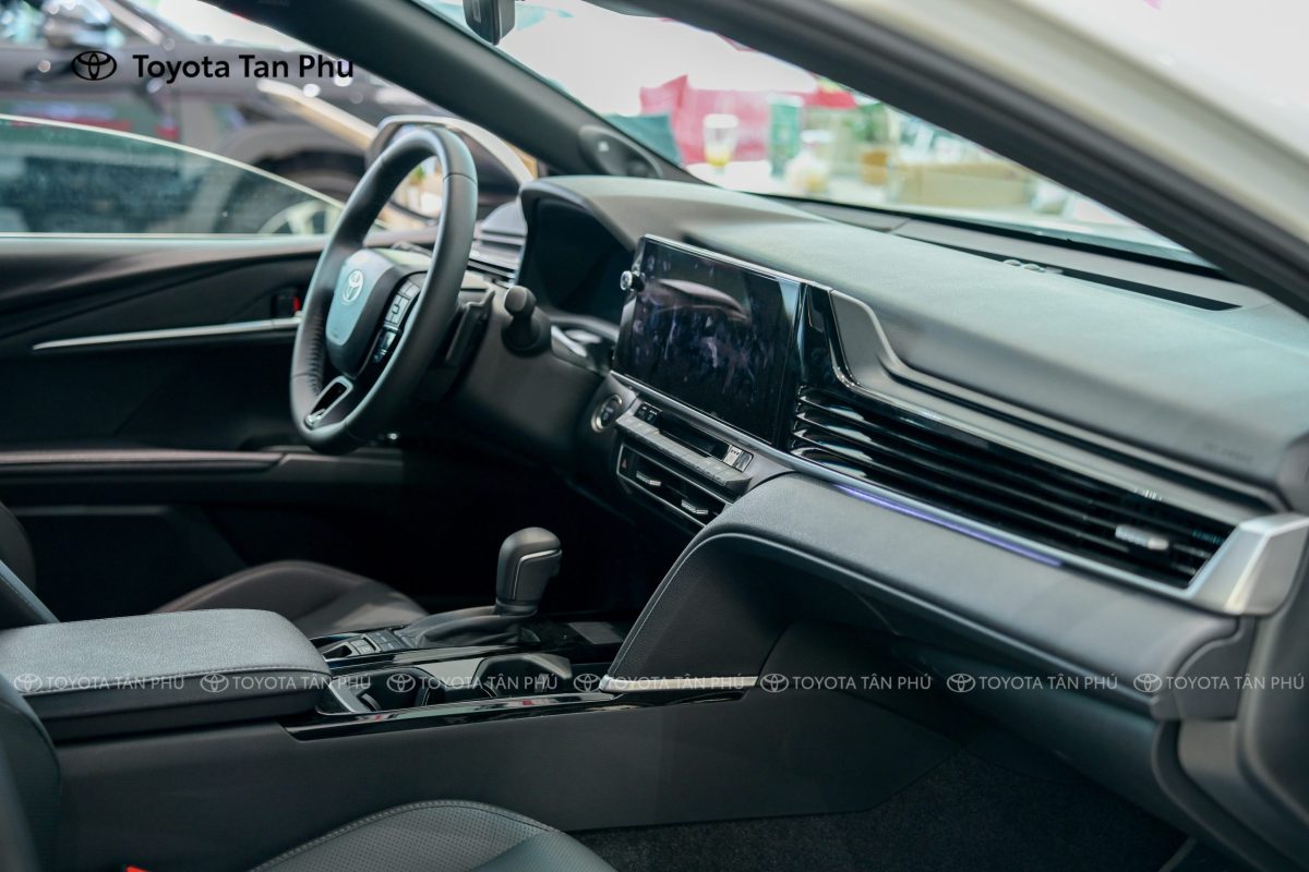 Toyota Camry Trắng 2025