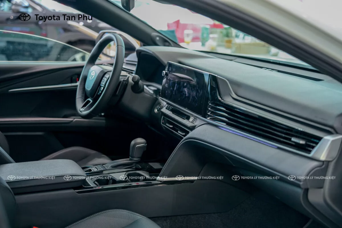 Toyota Camry Trắng 2025