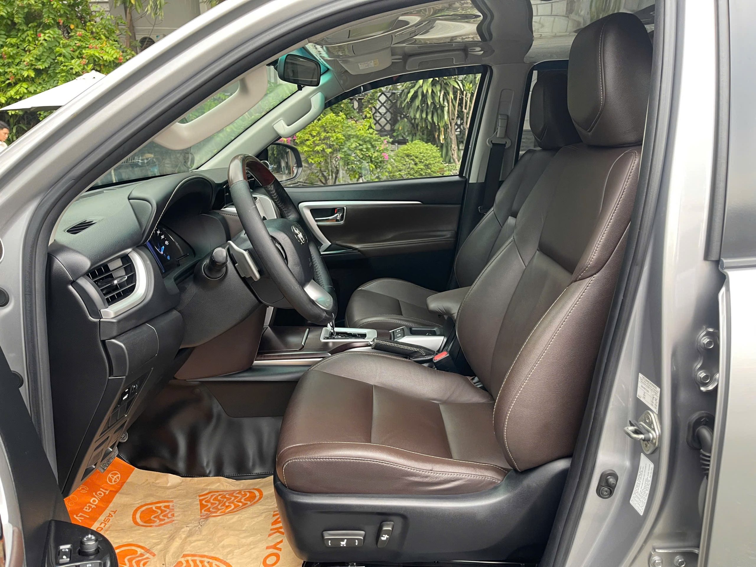 Toyota Fortuner 2.7At 2017 8 Toyota Fortuner 2.7At 2017