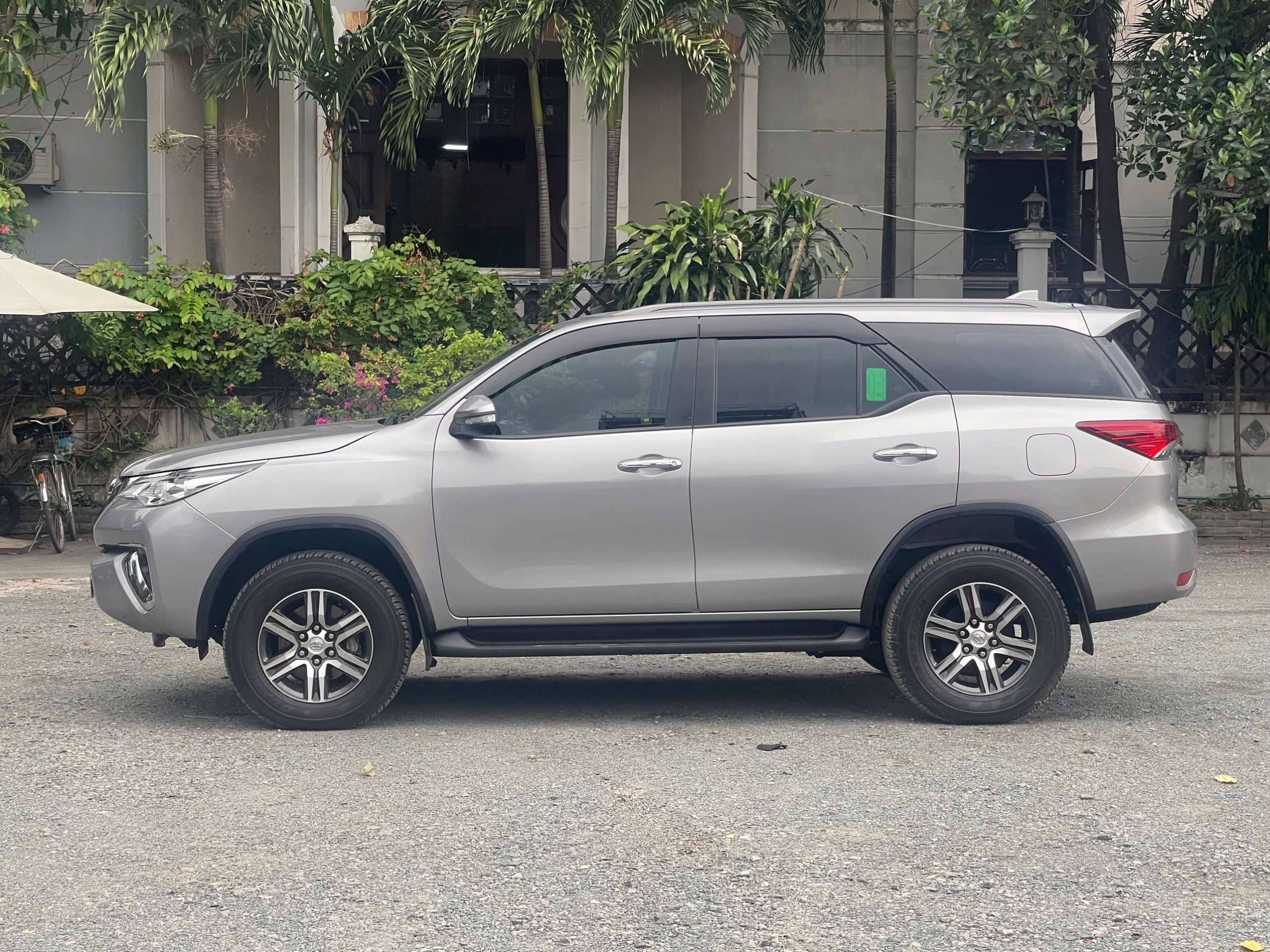 Toyota Fortuner 2.7At 2017 4 Toyota Fortuner 2.7At 2017