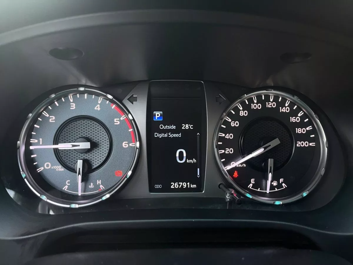 Toyota Hilux 2.4At 2021 10 Toyota Hilux 2.4At 2021