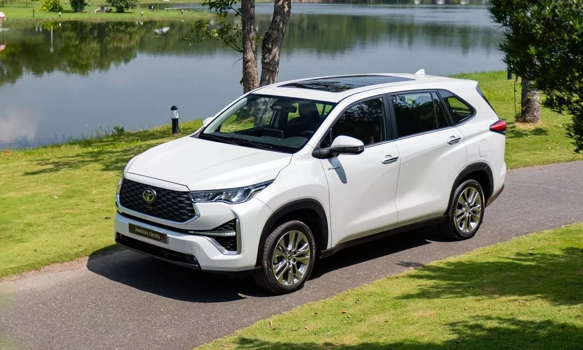 Giá Xe Toyota Innova Cross Tháng 8/2026: Trả Trước 246 Triệu, Lãi Suất 7.75%, Sẵn Xe Giao Ngay Tại Toyota Tân Phú 3 Innova Cross