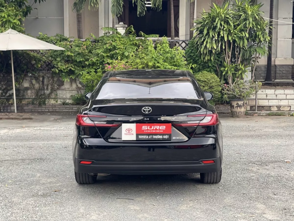 Toyota Camry 2.5Hev-Mid 2025 6 Toyota Camry 2.5Hev-Mid 2025