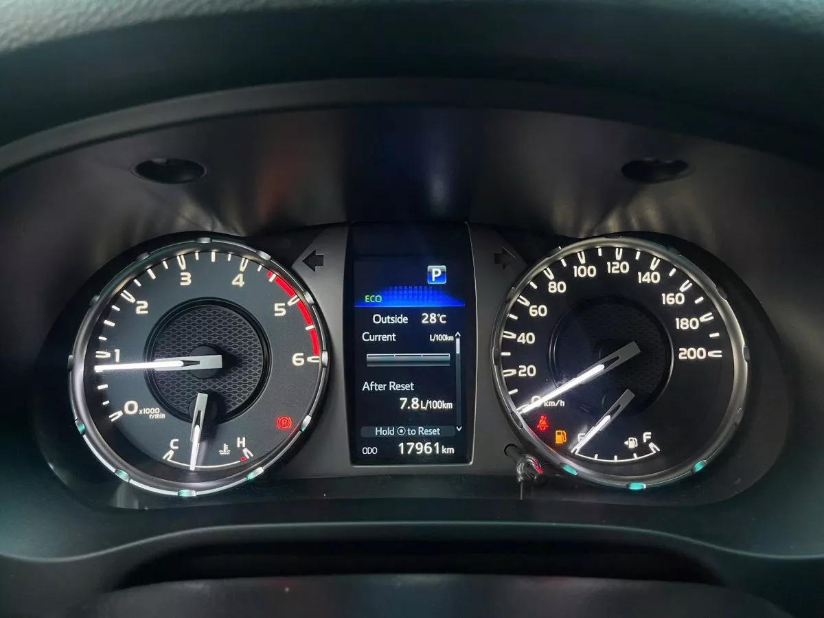 Toyota Hilux 2.4At 2025 8 Toyota Hilux 2.4At 2025
