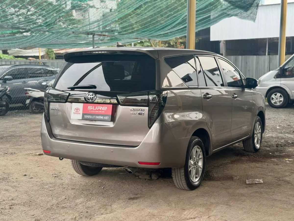 Toyota Innova 2.0E 2018